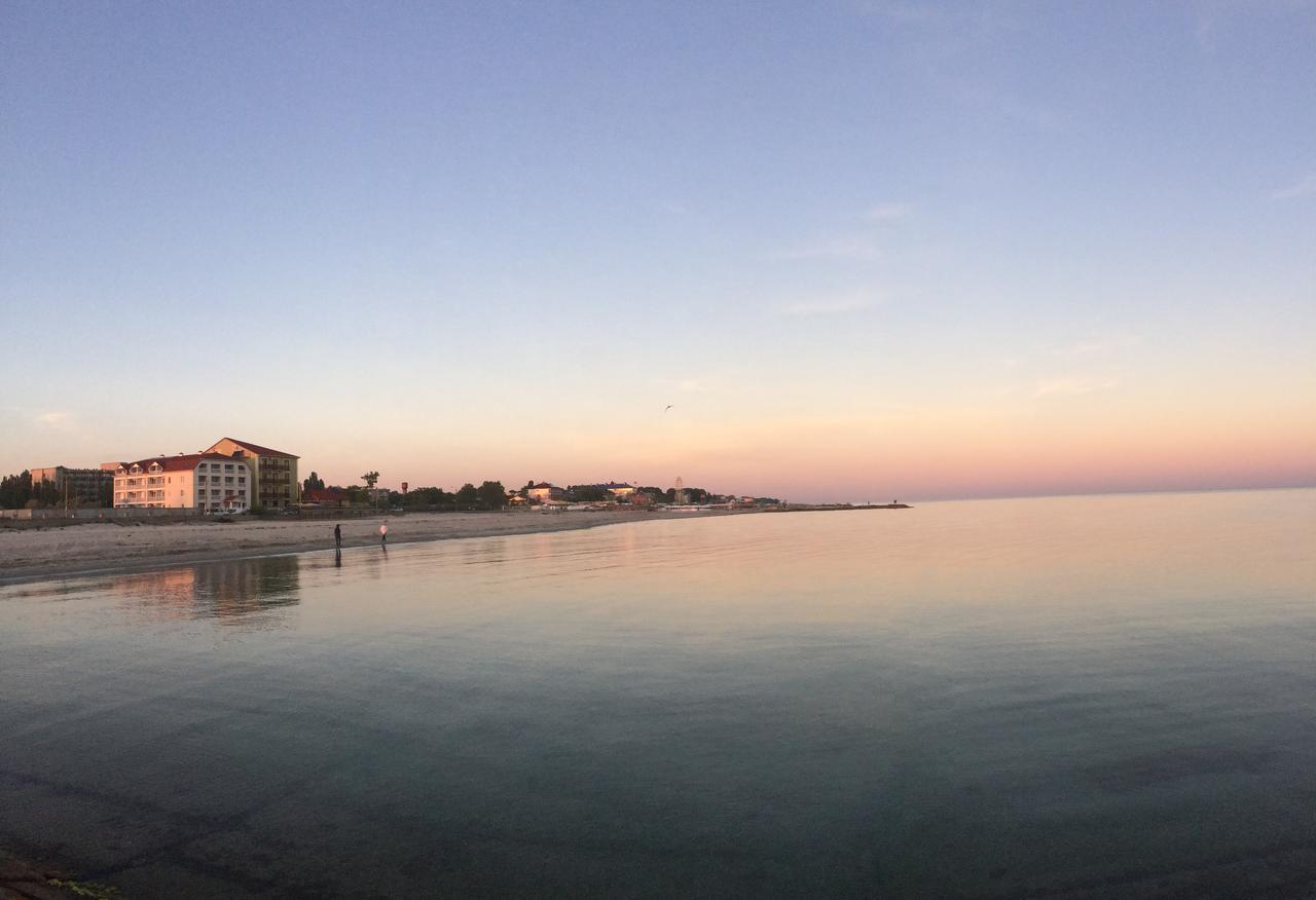 Olimp Hotel Zaliznîi Port Exterior foto