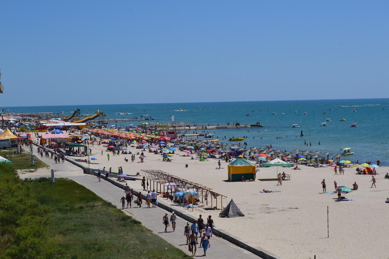 Olimp Hotel Zaliznîi Port Exterior foto